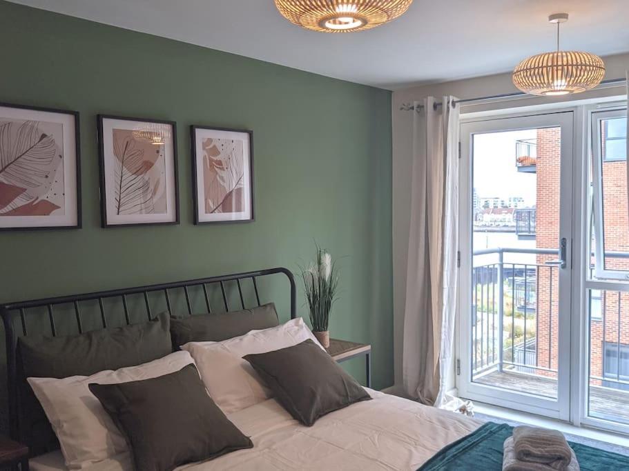 Homely 2 Bed Duplex With A River View Southampton Exteriér fotografie
